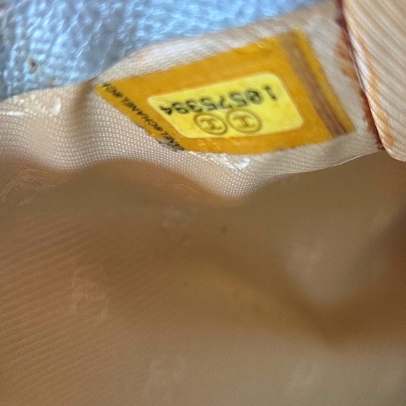 CHANEL Metallic Silver Wallet - Picture 3 of 7